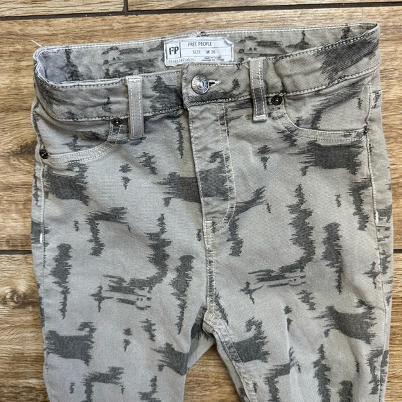 Free People Green Khaki High Rise Skinny Jeans Size 26 Jacquard High Rise Pants - Picture 4 of 13